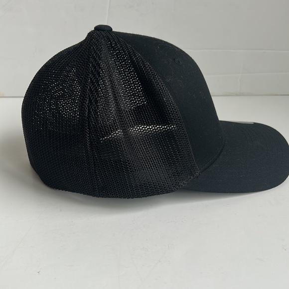 The Authentic T-Shirt Company The Original FlexFit black mesh trucker hat S/M - Picture 3 of 11
